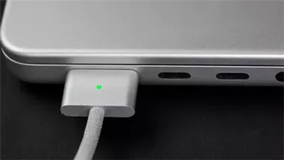 MagSafe أم USB-C.. أيهما أفضل لشحن MacBook؟