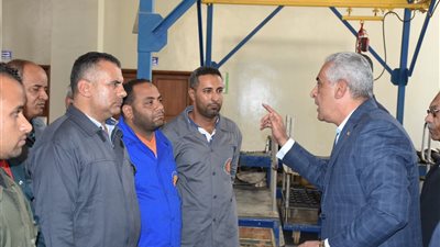 وزير الدولة للإنتاج الحربي يتفقد خطوط الإنتاج بشركة هليوبوليس للصناعات الكيماوية