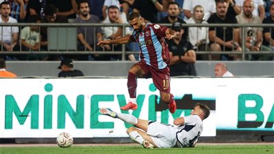 محمد صلاح يفرض الانضباط داخل طرابزون.. تفاصيل جديدة عن دوره في غرفة الملابس