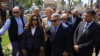 وزيرة التنمية المحلية والبيئة ومحافظ الدقهلية يفتتحان حديقة 