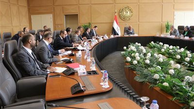 وزير الكهرباء يجتمع باللجنة الاستراتيجية لمتابعة سير العمل ومراجعة خطة التشغيل