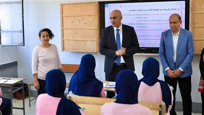 وزير التربية والتعليم ينصح الطلاب بالتوسع في قراءة الأدب العربي