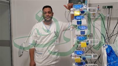 أخصائي تمريض ينقذ طفلًا فاقد الوعي أمام محطة أسوان