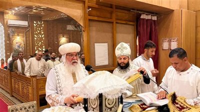 الأنبا مكاريوس يشهد سيامة شمامسة جدد بكنيسة الشهيدة دميانة
