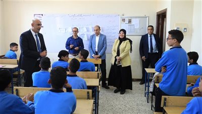 وزير التربية والتعليم يوجه بالنزول الميداني المستمر إلى المدارس