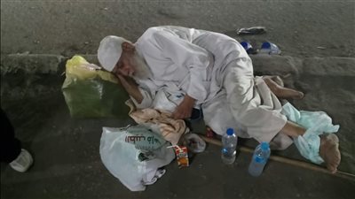 «التدخل السريع» بالقليوبية يستجيب لبلاغ عن مسن بلا مأوى وينقله إلى دار للرعاية 