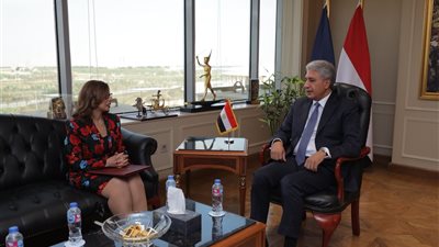 خطة لجذب السائح السنغافوري.. تفاصيل لقاء وزير السياحة بالسفيرة أميرة فهمي
