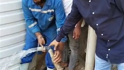 مياه الفيوم تتصدي لبائعي المياه وتزيل 4 خزانات أرضية و7 بلاستيكية