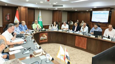 محافظ الجيزة يتابع مشروعات التطوير والرصف والأنفاق