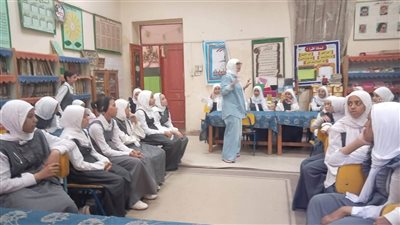 مكتبة الفيوم العامة تعزز وعي الطالبات بالحريات الدينية وقبول الآخر