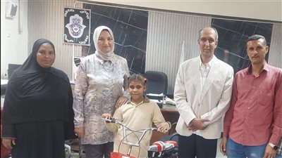 دراجة هوائية» مكافأة للتلميذة الأمينة بعد إعادتها 35 ألف جنيه لصاحبها