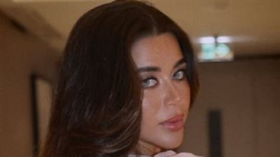 يارا السكري تشبه زهرة الحب بالحرير الناعم 