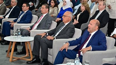 وزير الري يشارك في افتتاح معرض «صحارى»