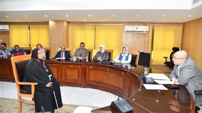 محافظ الفيوم يوجه بإجراء تحليل جيني وجلسات تأهيل لطفلة تعاني ضمور بالمخ