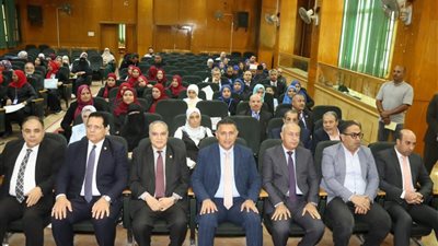 محافظ القليوبية يشهد احتفالية تخرج الدفعة الأولى من برنامج «محاكاة رجل الدولة»