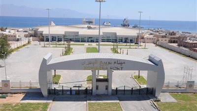 تداول 11 الف طن و 642 شاحنة بضائع بموانئ البحر الأحمر