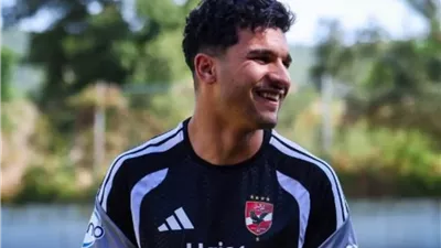 قبل مواجهة الزمالك.. عموتة يراقب بقرار مع منتخب الجزائر