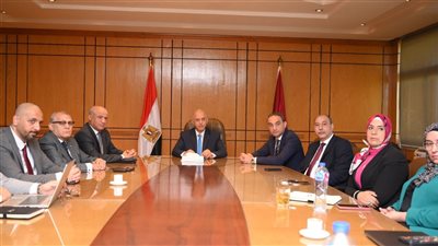 رئيس جامعة الفيوم يستقبل وفدا من وزارة الاتصالات وتكنولوجيا المعلومات