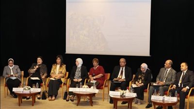 رئيسة المجلس القومي للمرأة تبحث تعزيز الهوية الوطنية بين الأسرة والمدرسة والمجتمع المدني