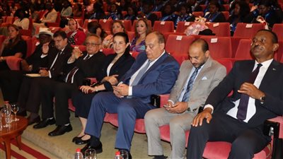 جامعة الإسكندرية تشارك في حفل تخرج الدفعة الرابعة عشرة من برنامج الشباب الإفريقي للتنمية