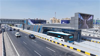 وزير النقل يعلن بدء تشغيل المرحلة الثانية من الأتوبيس الترددي السريع أمام الركاب 
