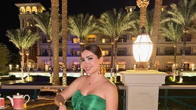 نسرين طافش تخطف الأنظار بالبليسيه الناعم
