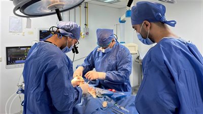 لأول مرة بمستشفى العريش.. إصلاح وإعادة تكوين مجرى البول لطفل عمره عامان 