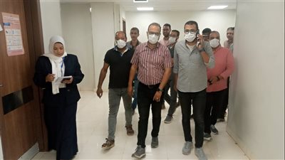 وكيل وزارة الصحة بقنا يفاجئ مستشفى فرشوط المركزي بجولة ميدانية 
