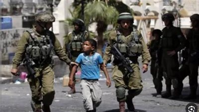 الاحتلال يعتقل طفلا فلسطينيا جنوب نابلس