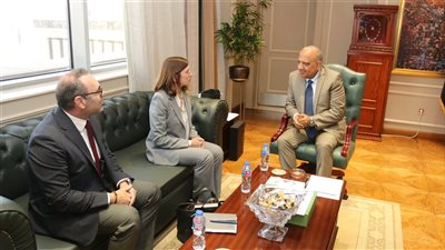 وزيرا الكهرباء والتخطيط يبحثان خطة العمل فى مشروعات تحلية مياه البحر