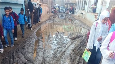 مياه الصرف تحاصر الهوابر بالشرقية.. 5 سنوات انتظارًا لتنفيذ الشبكة ومحطات الرفع