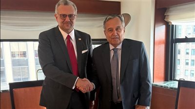  نبيل فهمي يبحث مع مستشار الرئيس الأمريكي تطورات الأوضاع في السودان وليبيا