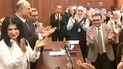 العاملون بمصر للطيران للخدمات الجوية يمنحون سهير موسى لقب «الرئيس المثالي»