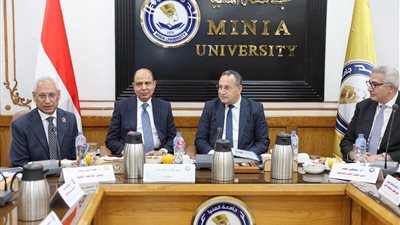 محافظ المنيا ورئيس الجامعة يؤكدان أهمية التكامل لدعم مسيرة التنمية