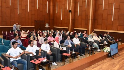 محافظ جنوب سيناء يتابع برامج تدريب شباب المحافظة في تكنولوجيا المعلومات