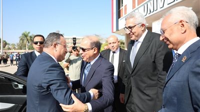 محافظ المنيا ورئيس الجامعة يستقبلان وزير التعليم العالي والبحث العلمي 