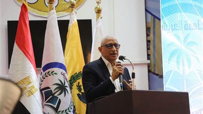 أهالي حى الكرامة يناشدون محافظ شمال سيناء برصف الطرق والإنارة