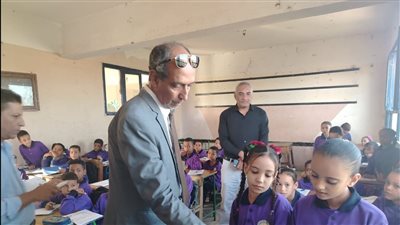 مدير التعليم يجرى جوله ميدانية مكثفة لمتابعة انضباط المدارس بنجع حمادي