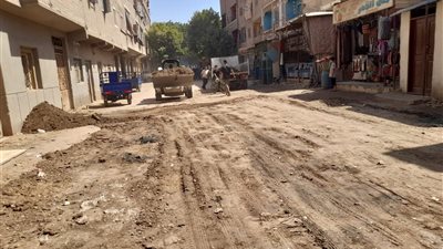 محافظ أسيوط: استمرار أعمال تسوية وتمهيد الطرق بقرية دير الجنادلة بالغنايم 