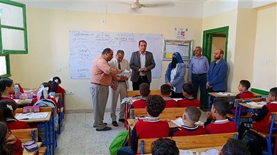  لجنة وزارية تتابع انتظام العملية التعليمية وتسليم الكتب الدراسية للطلاب بالفيوم