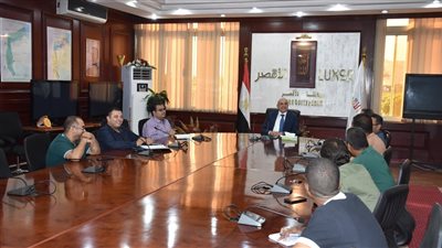 الأقصر: بحث موقف المرافق والبنية التحتية ورفع كفاءة الطرق الرئيسية