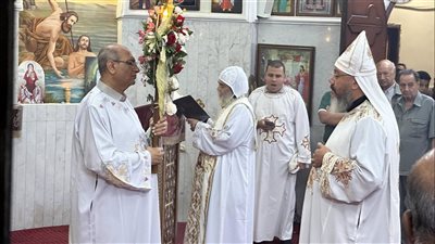الأنبا بضابا يترأس قداس عيد الصليب المجيد بنجع حمادي