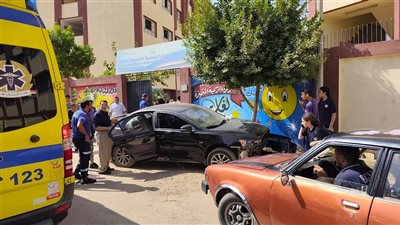 طفل يقود سيارة جده يقتحم مدرسة بزهراء مدينة نصر ويصيب طلابًا وأولياء أمور