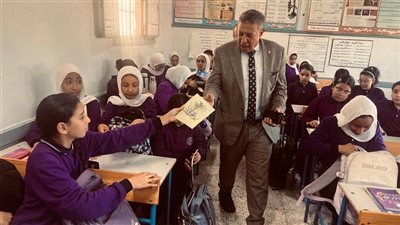 وكيل وزارة التعليم بالبحيرة يتفقد مدرسة عماد مطاريد بدمنهور