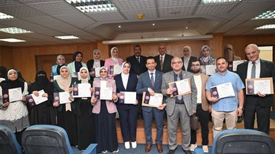 رئيس جامعة الفيوم يشهد حفل تكريم المدربين المعتمدين من المجلس الأعلى للجامعات