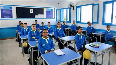 وزير التربية والتعليم يفتتح مدرسة للطاقة المتجددة (صور)