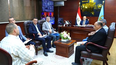 محافظ الغربية يعقد اللقاء الأسبوعي للاستماع لمطالب المواطنين