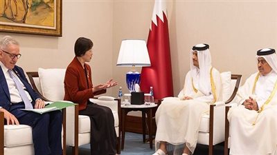 رئيس الوزراء القطري يستعرض علاقات التعاون مع البنك الآسيوي للاستثمار في البنية التحتية