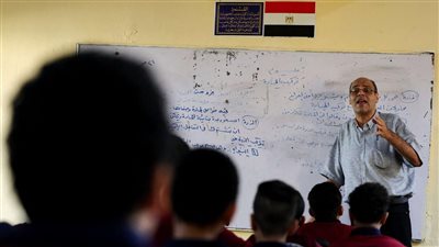 أين الـ 8000 جنيه.. انتقاد لاذع لآليات تطبيق الحد الأدنى للأجور في قطاع التعليم
