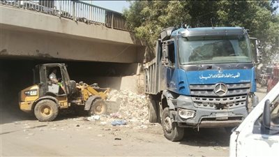 رفع ١٢٠٠ طن مخلفات الرتش من نفق الأبيض بأرض اللواء في العجوزة
